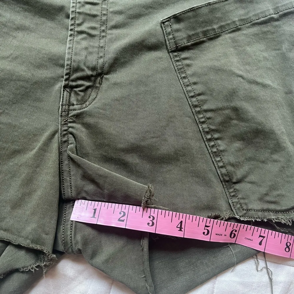 Frame Olive Green High Rise Oversized Pocket Utility Cargo Shorts - 29 - Image 7