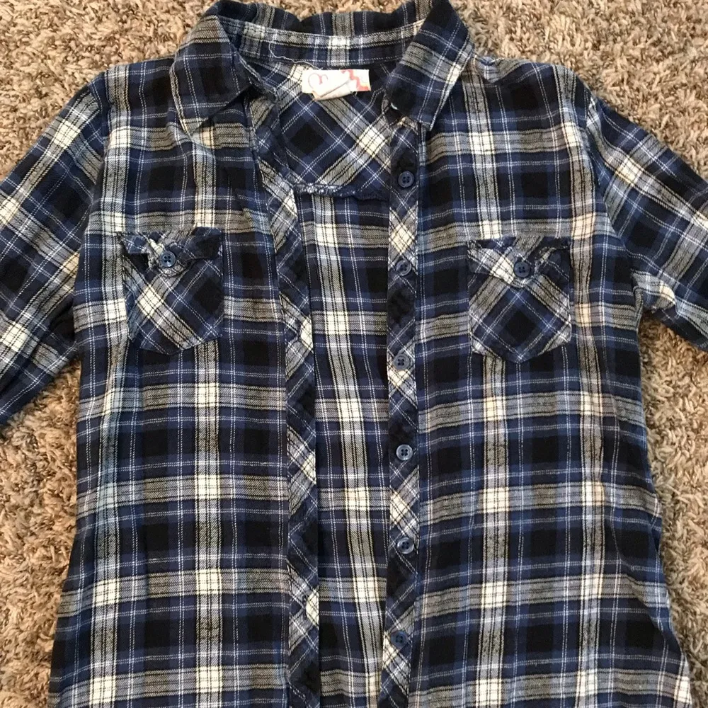 OP  blue flannel button down top - Image 5