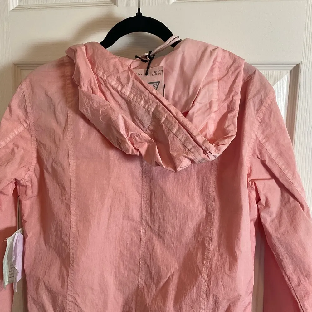 Guess peach crème Windbreaker Jacket size small - Image 8