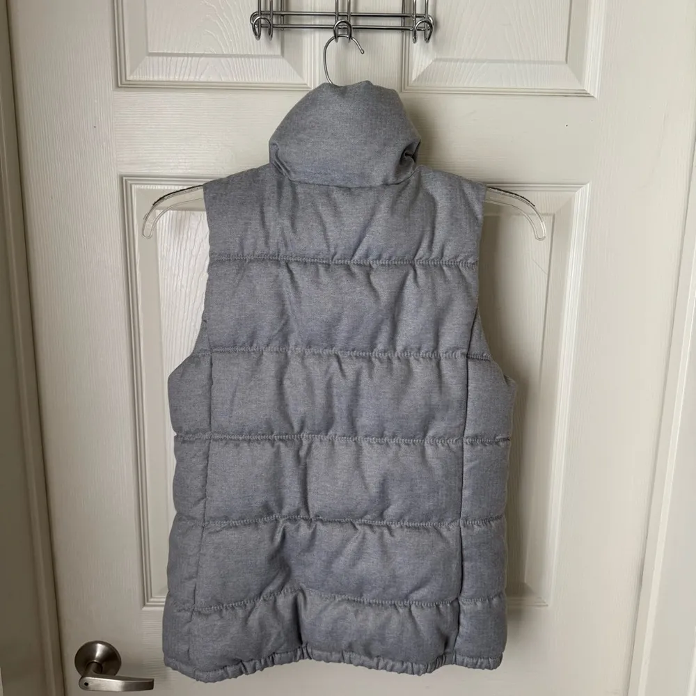 Old Navy Gray Quilted Puffer Vest Full Zip Medium - Image 2
