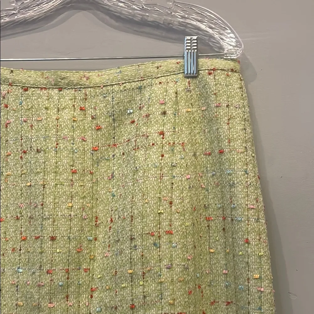Elegant Tweed Skirt in green with pastel accents - Image 2