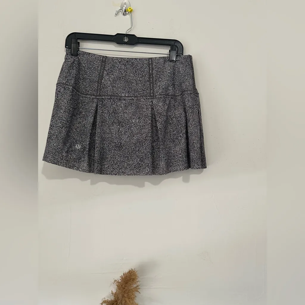 Lululemon  athletica Charcoal Mini Skirt - Image 4
