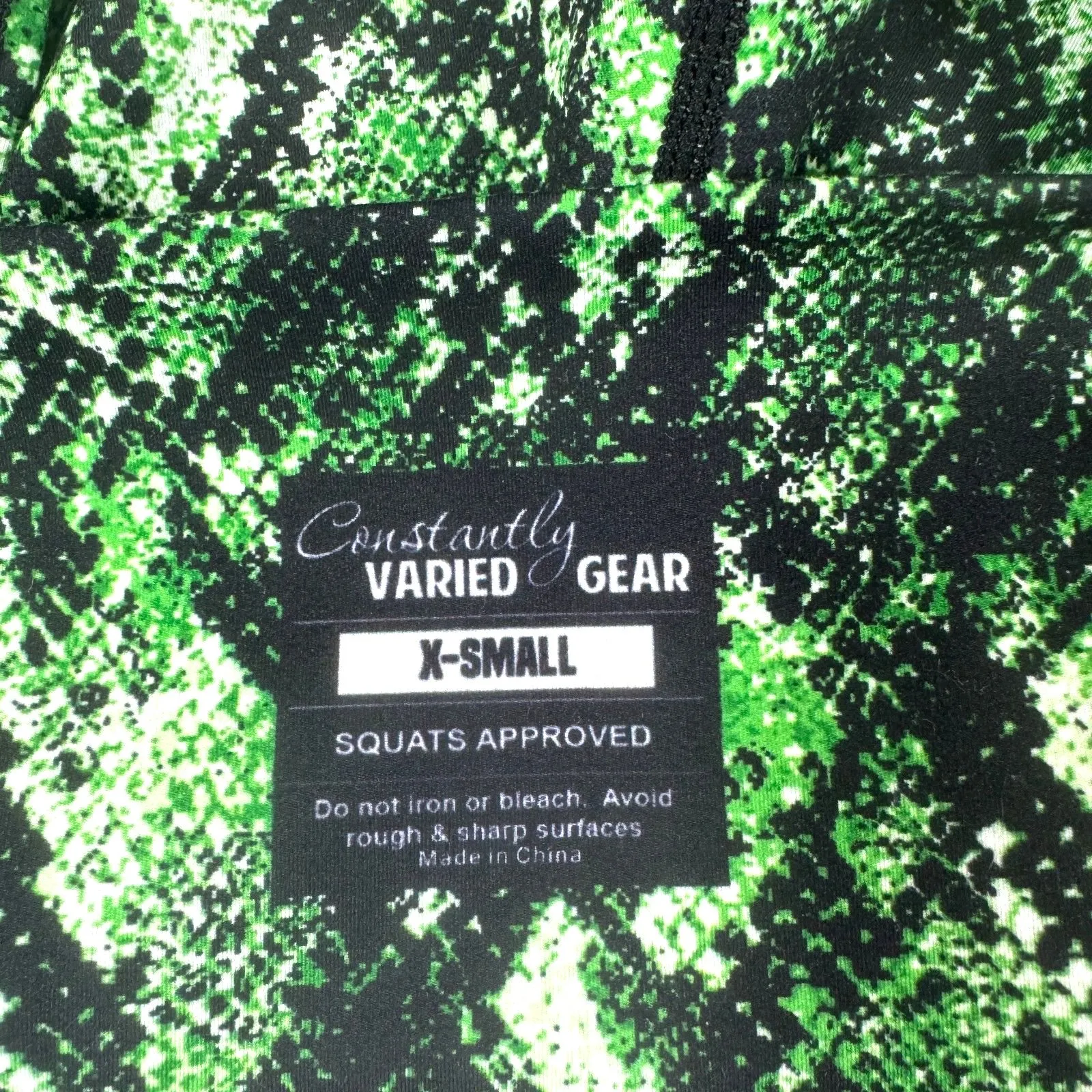 Constantly Varied Gear CVG Venom 2.5" Shorts Women's Size XS Retired Print Snake Green - Image 3