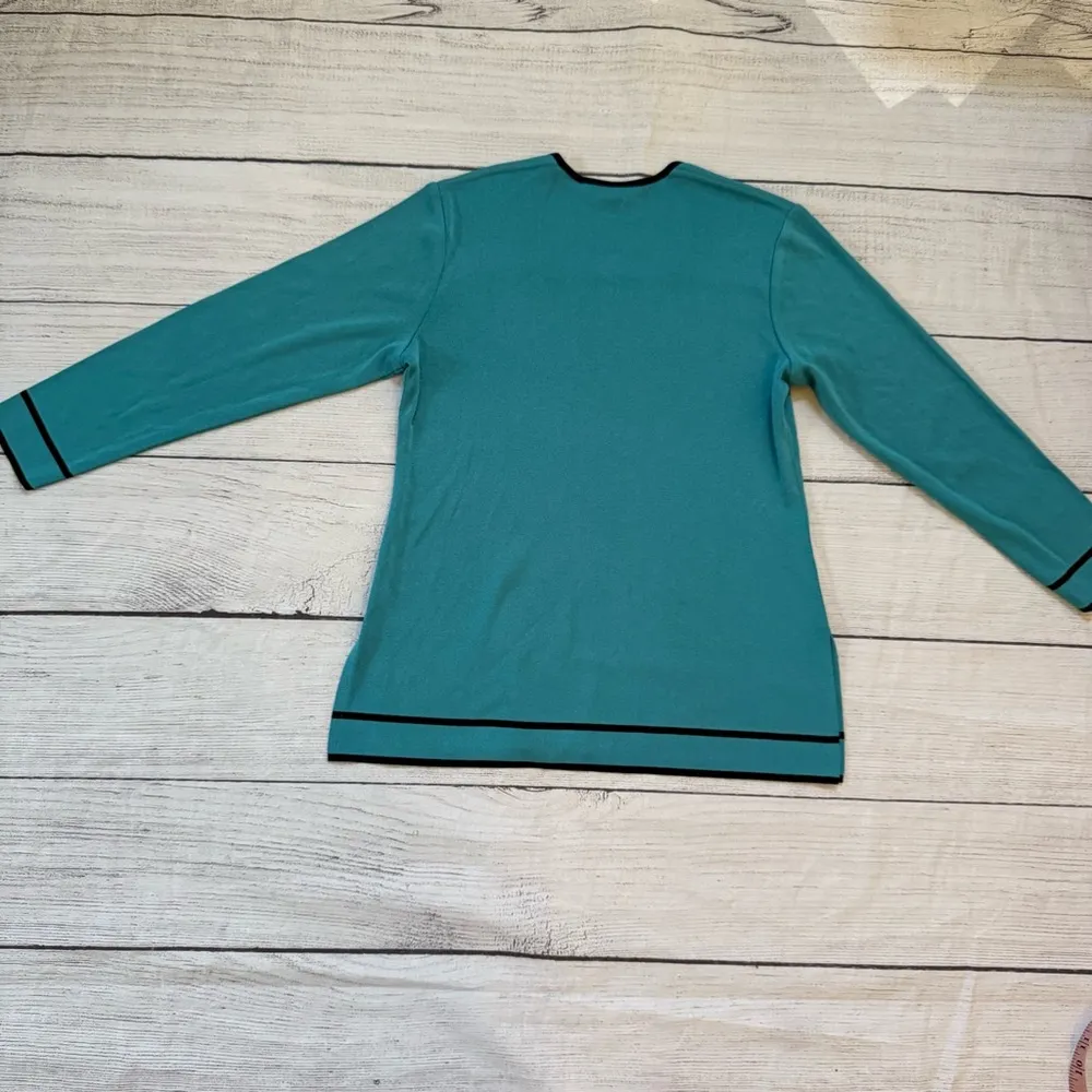 Exclusively Misook size medium teal blue + black side split blouse - Image 10