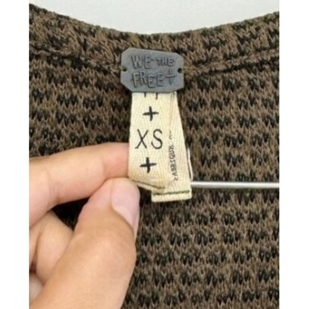 We The Free Knit Oversized Sweater Size XS V Neck Long Sleeve Tan Black Slouchy - Image 6