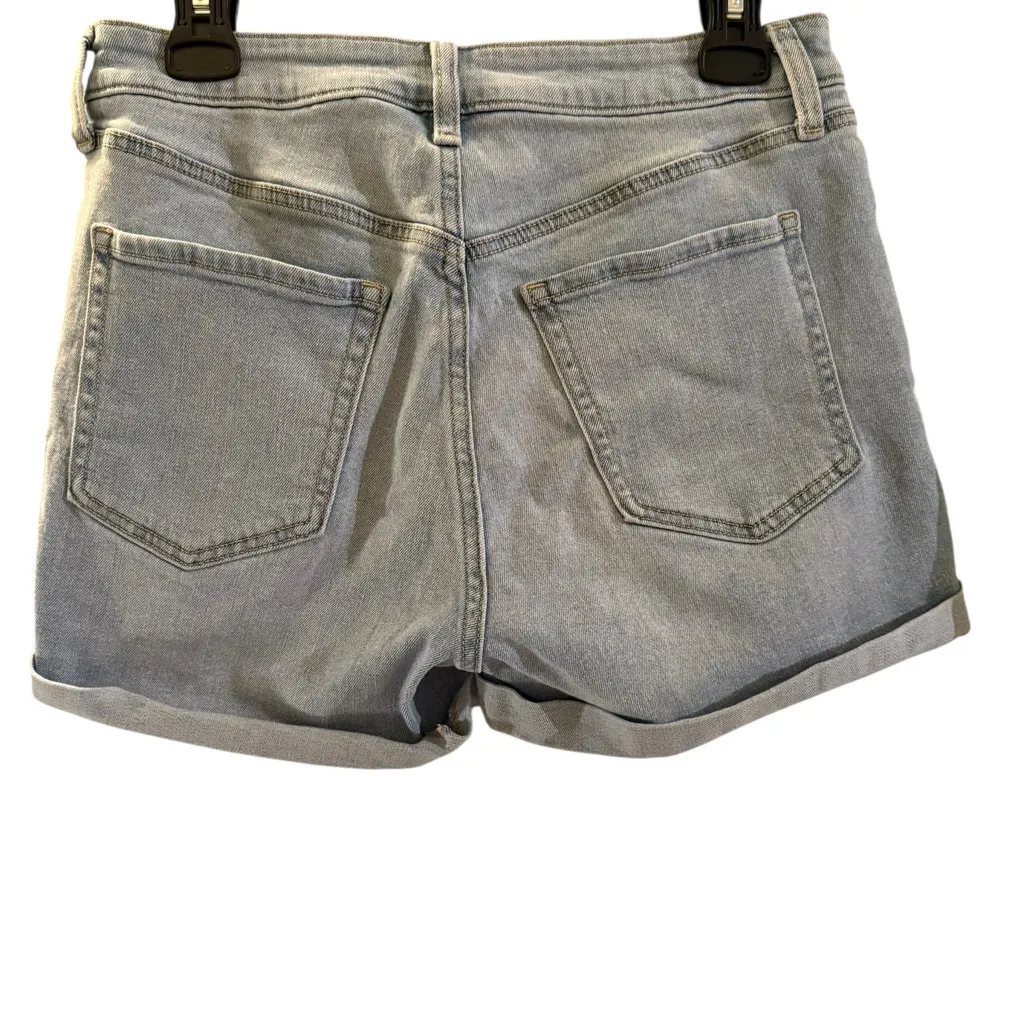 Old Navy High-Waisted Wow Jean Shorts – light wash, Size 6 three inch inseam - Image 5