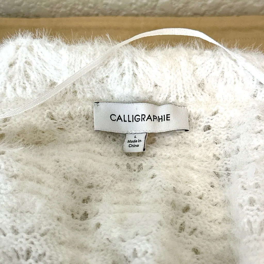 Calligraphie White and Black Button - Image 5