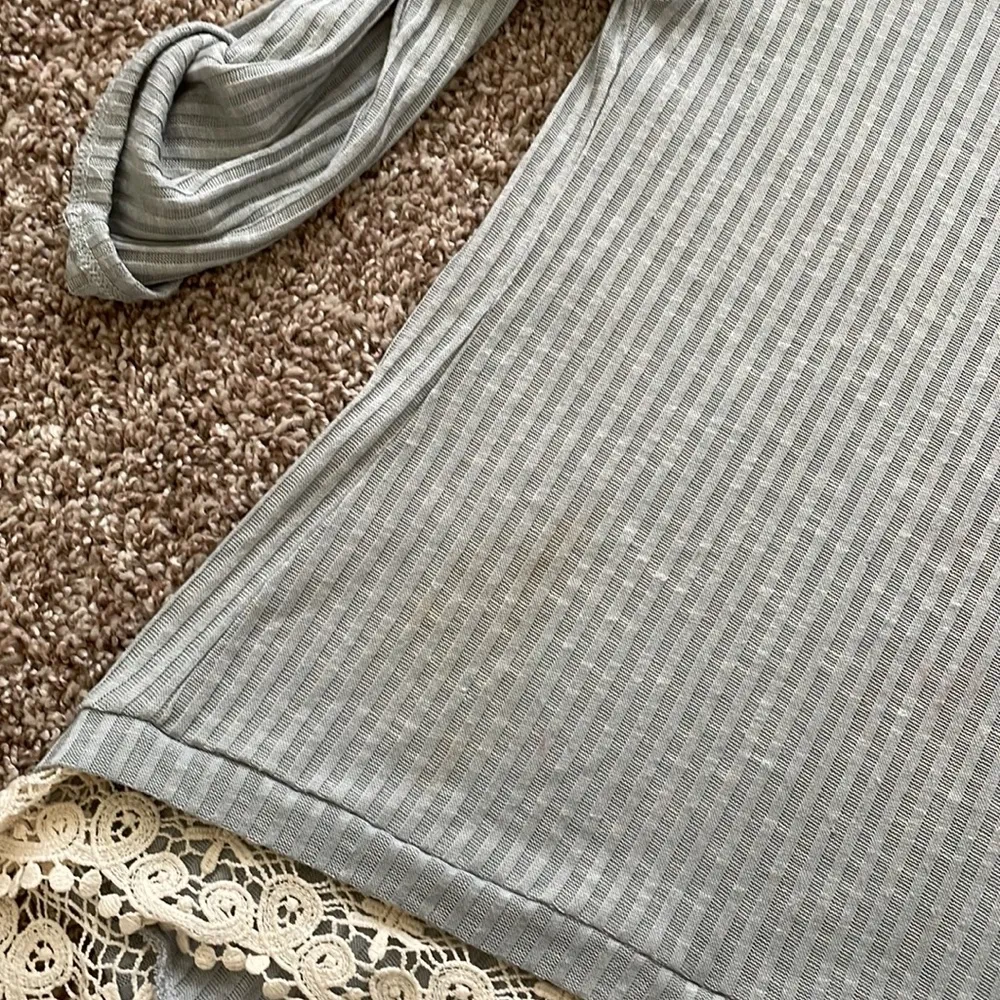 Lily Star | gray ribbed top size small - Image 11