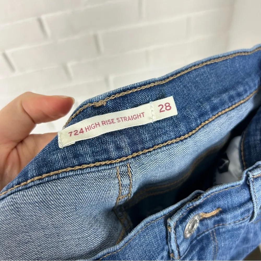 Levi’s 724 High Rise Straight Jeans Size 28 - Image 2