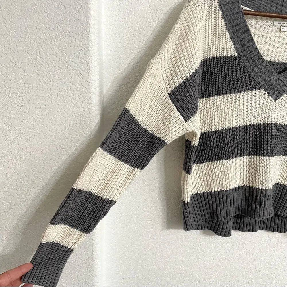 American Eagle Womens Sweater Gray Cream Bold Stripe Deep V Neck Size XS - Image 5