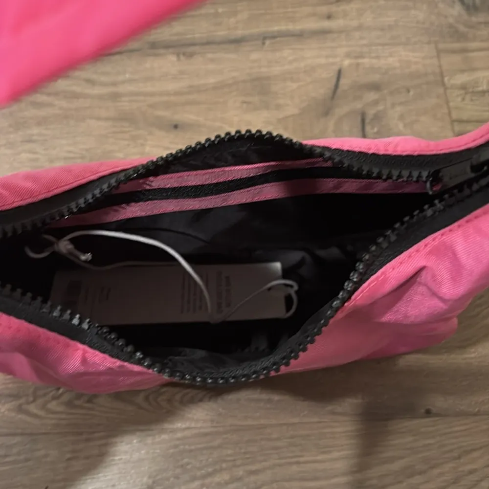 Baggu Mini Nylon Shoulder Bag Azalea Pink NEW 2-tones sides, strap, body - Image 8