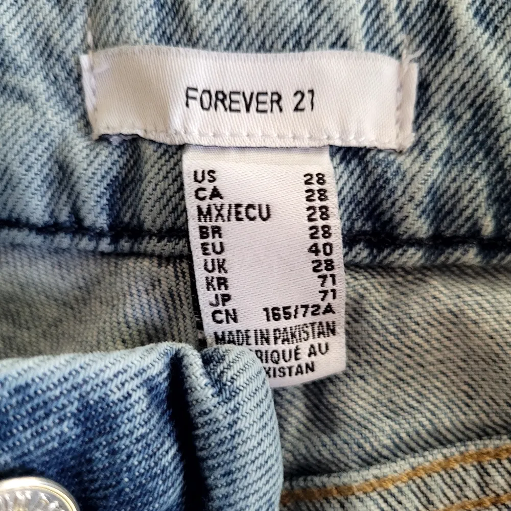 Forever 21 Curved Flare Jeans Light Wash Womens Size 28 - Image 5