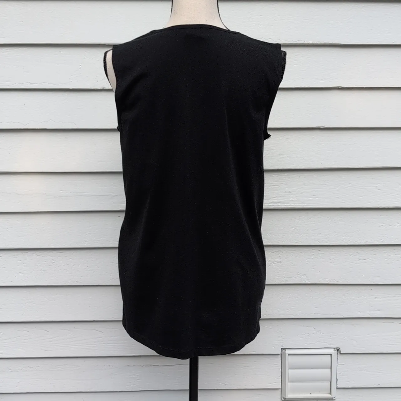 NWOT Anne Klein Sleeveless V-Neck Top - Image 4