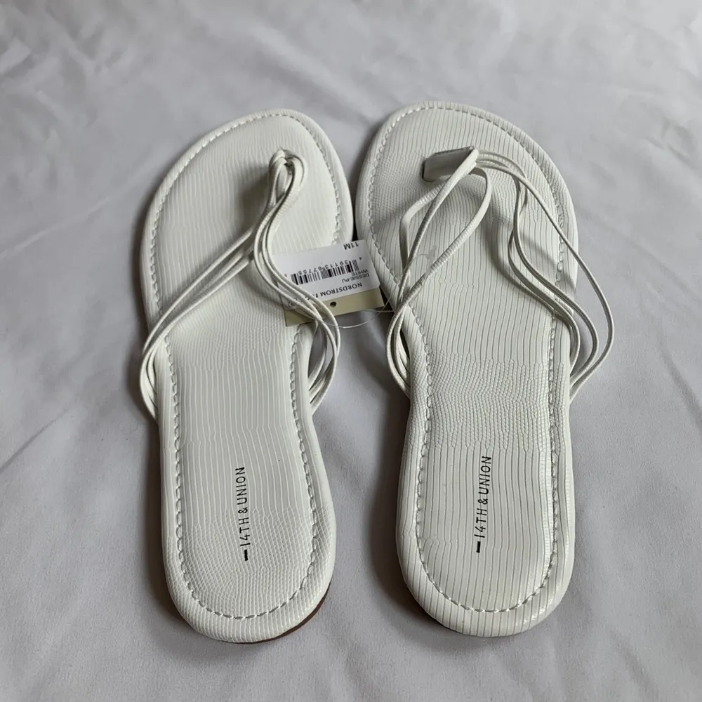 14TH & Union Dessie White Strappy Flip Flops Sandals - Image 4