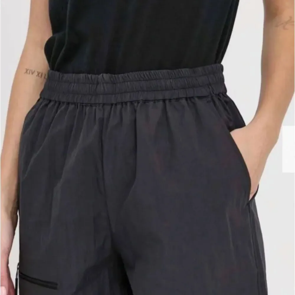 NWT RAINS Woven Black Unisex Shorts Straight Fit Adjustable Waist Zip Pocket XL - Image 2