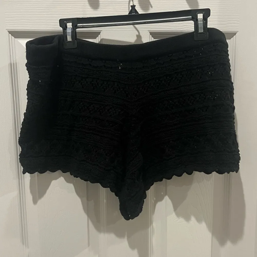 H&M  crochet shorts - Image 4