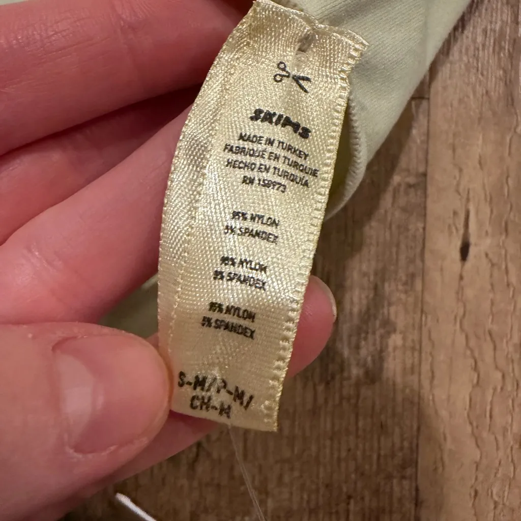 SKIMS NWT Crewneck Sleeveless Bodysuit S/M Agave Green - Image 3