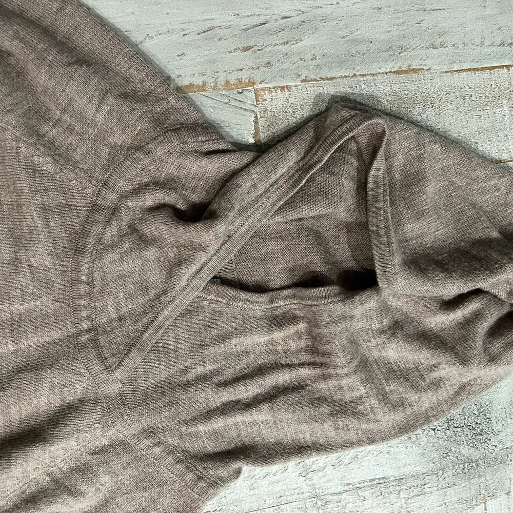 Woman's Acrylic Hooded Sweater Small Liz Claiborne Beige - Image 3