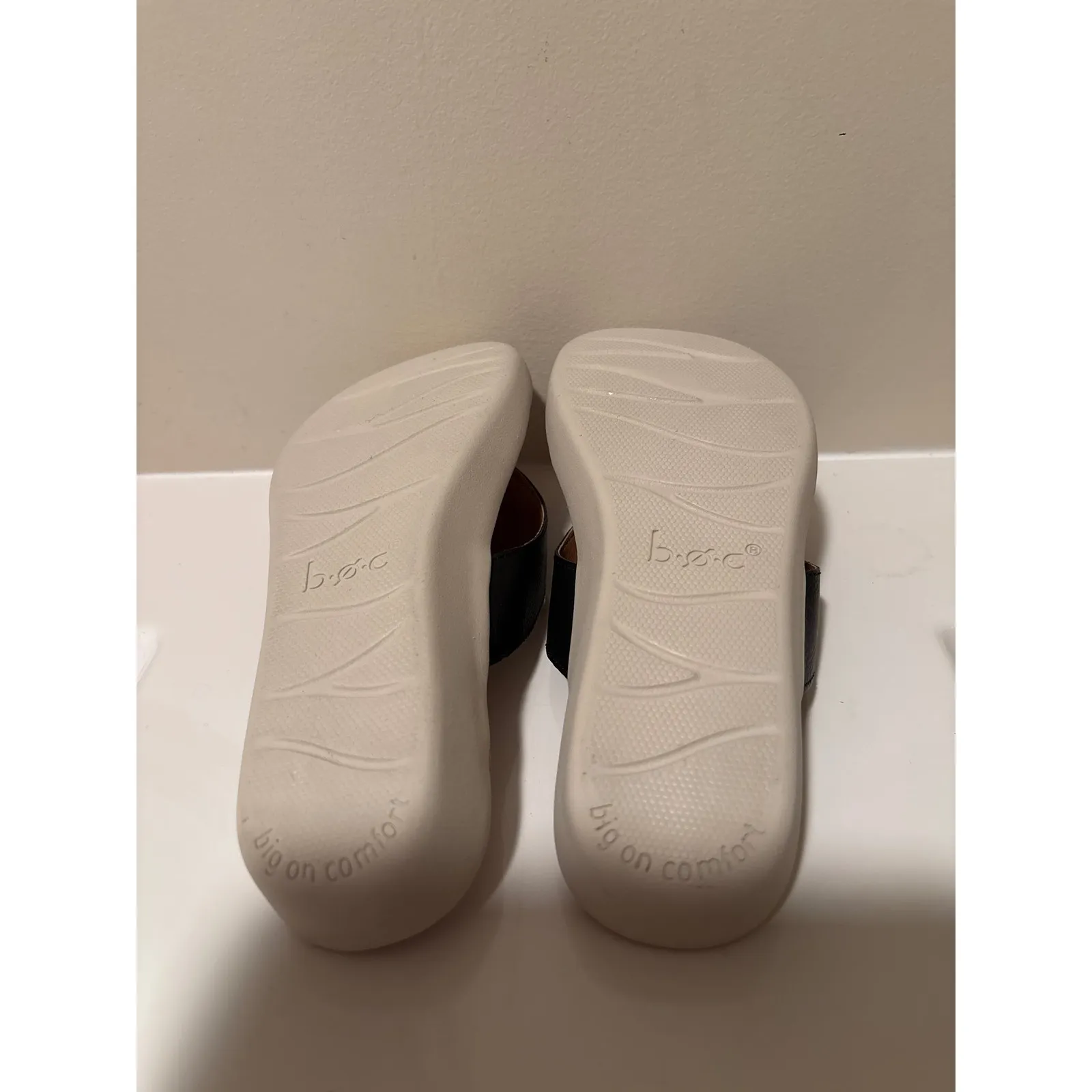 Boc Born Concepts Black Leather‎ Wedge Flip Flop Sandals Women's Size 7 - Image 7