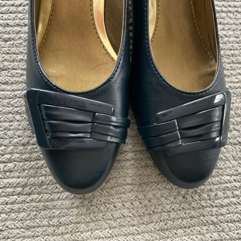 Vintage Soft Style Navy Blue Block Kitten Heel Pumps with Buckle Size 9N NWOT - Image 8