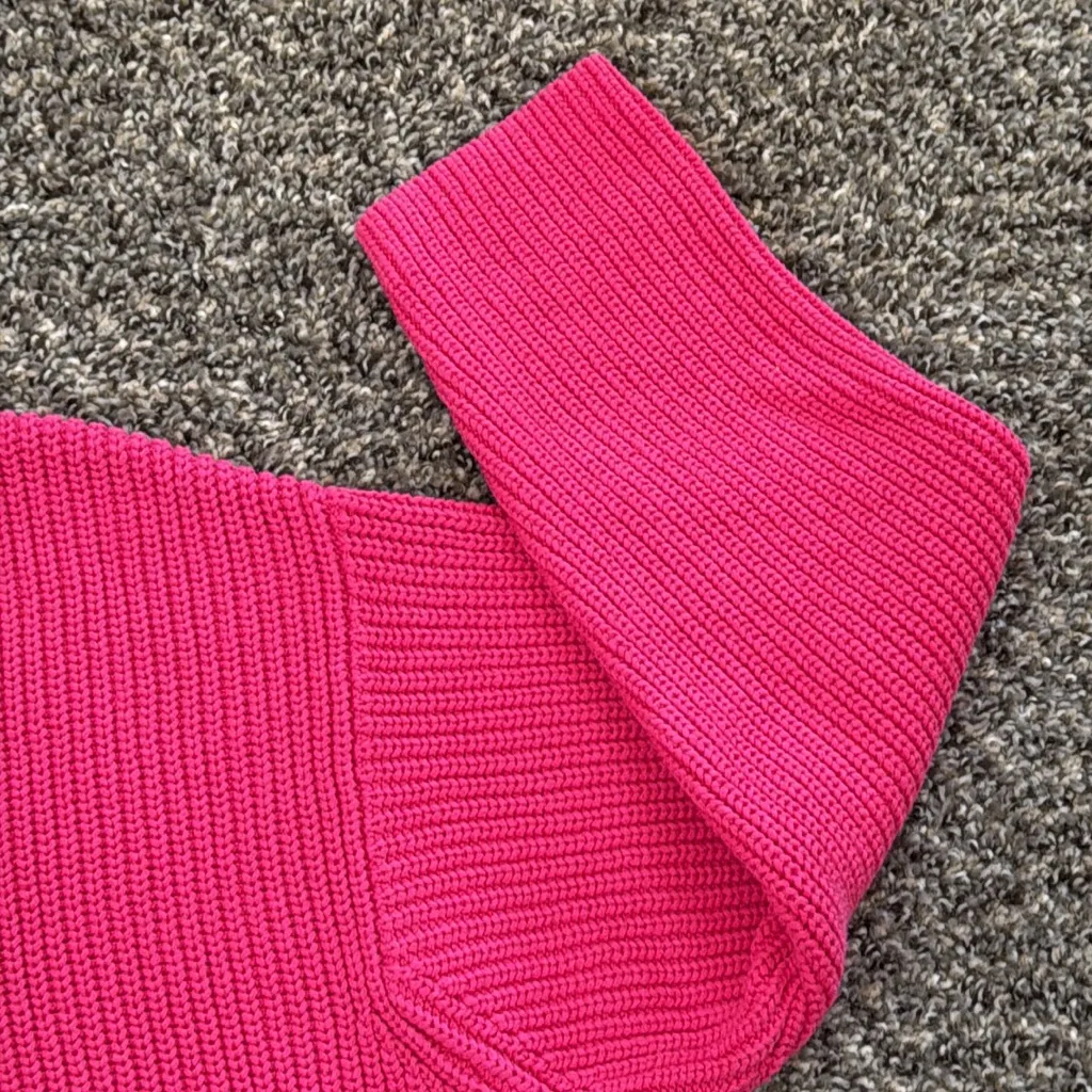 H&M Bright Pink V-Neck Sweater - Image 6