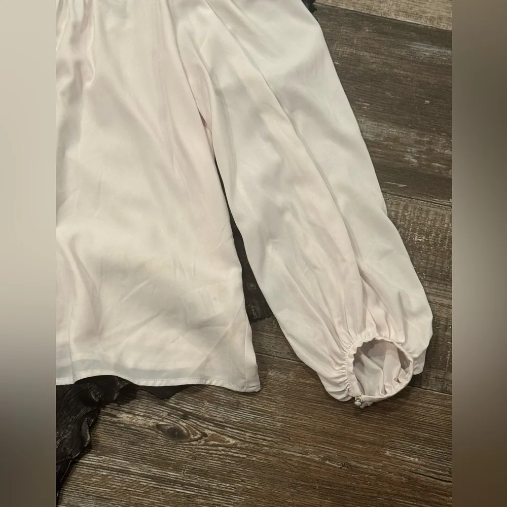 Jessica Simpson Women's Medium Off Shoulder Long Sleeve Blouse. - Image 3