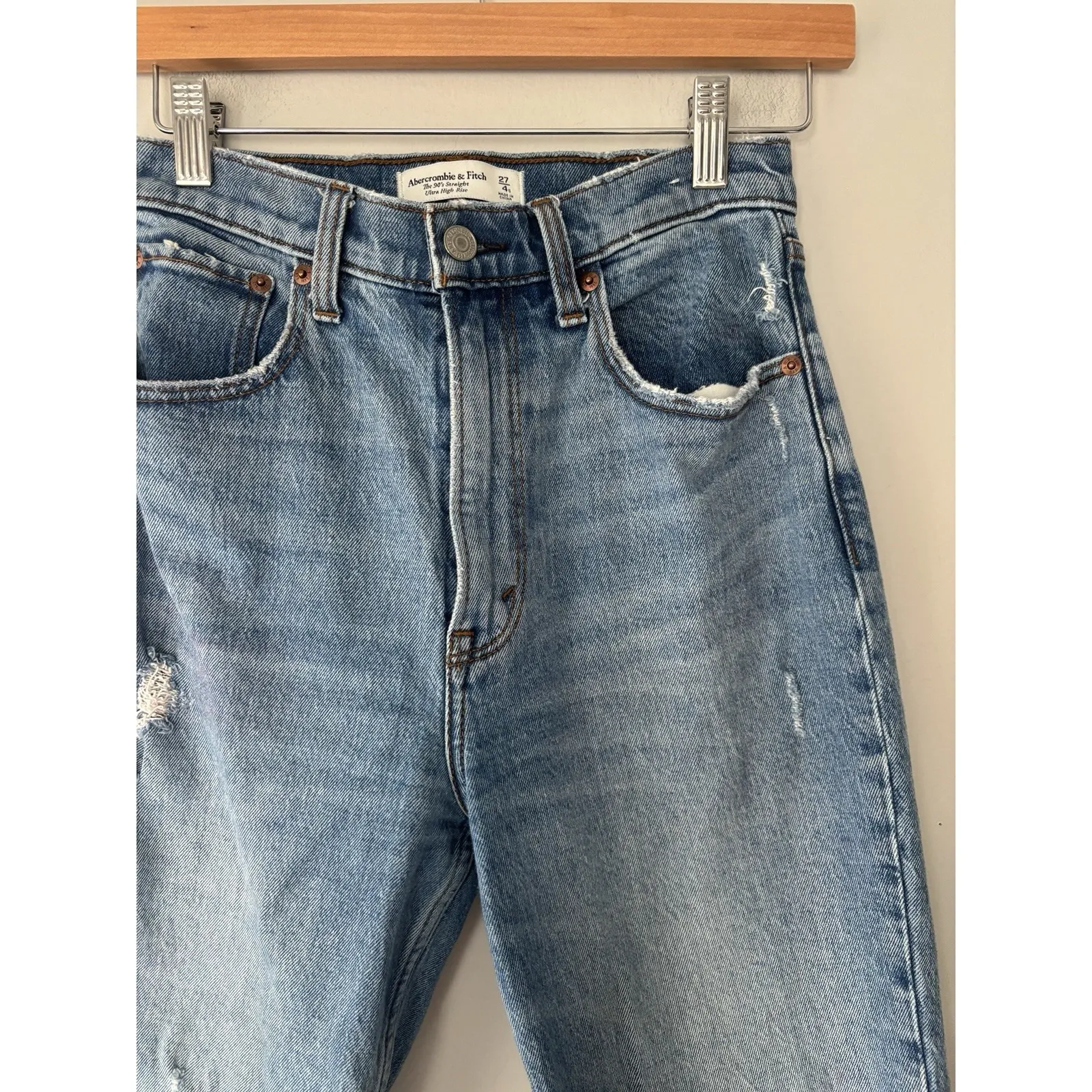 Abercrombie & Fitch Women's the 90s Straight Ultra High Rise Jeans Size 27/4S‎ - Image 4