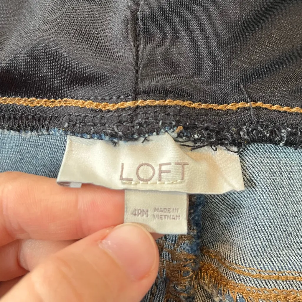 Loft Maternity Dark Wash Jeans- Size 4 Petite Medium - Image 4