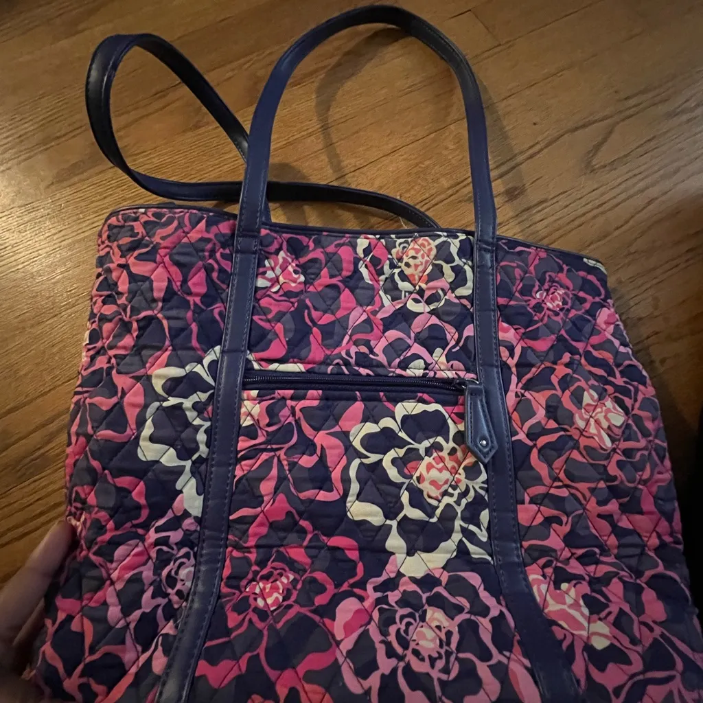 Vera Bradley Quilt bag - Image 3