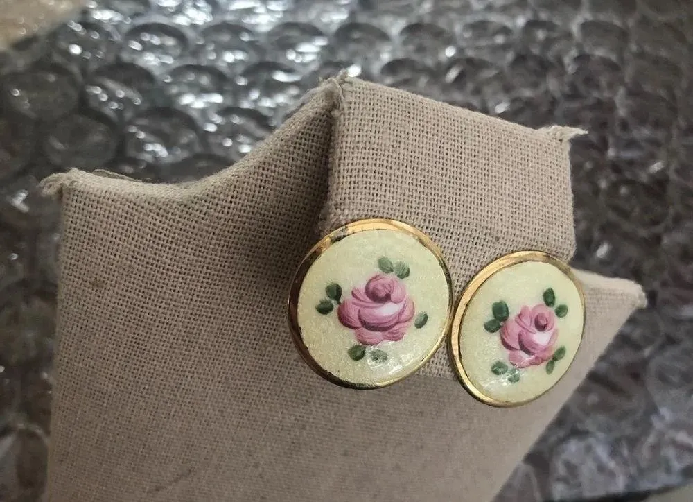 Vintage Flower Print Clip On Earrings - Image 2