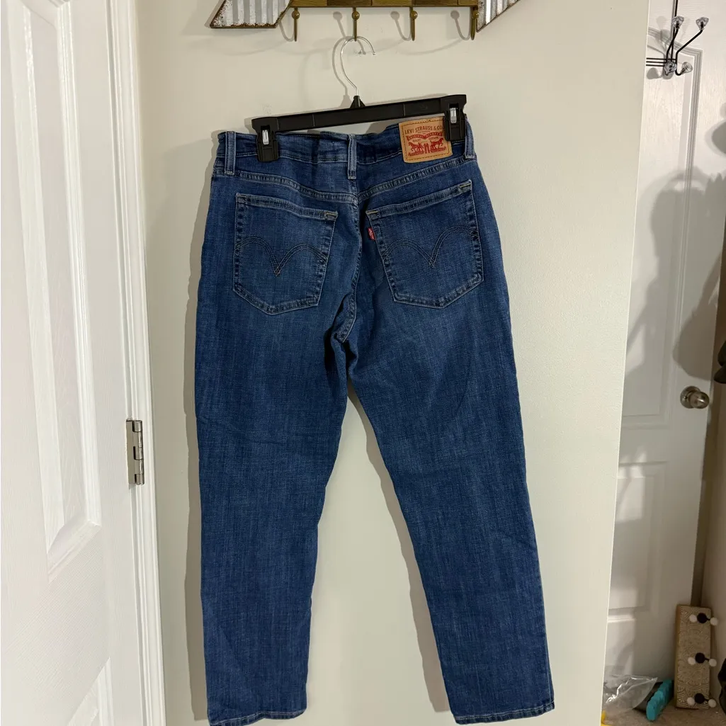 Levis Women's Boyfriend Distressed Jeans Size 29 with 26” inseam - Image 4