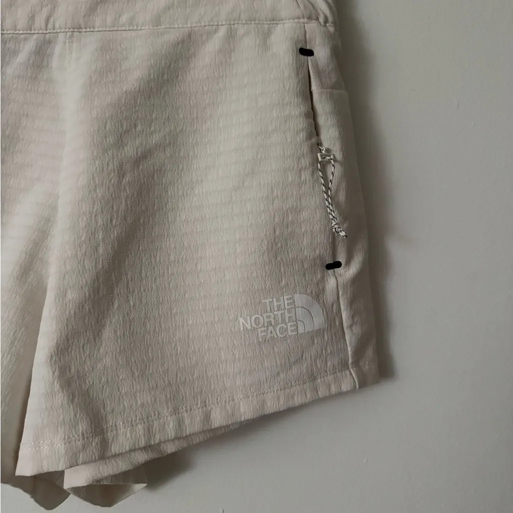 The North Face S Women’s Tekware Grid Shorts in White - Image 3