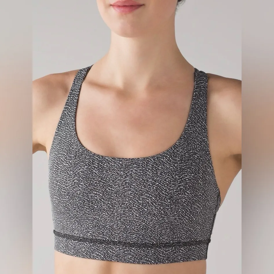 Lululemon Energy Bra Criss Cross Back Power Luxtreme Ripple Jacquard Black White - Image 4
