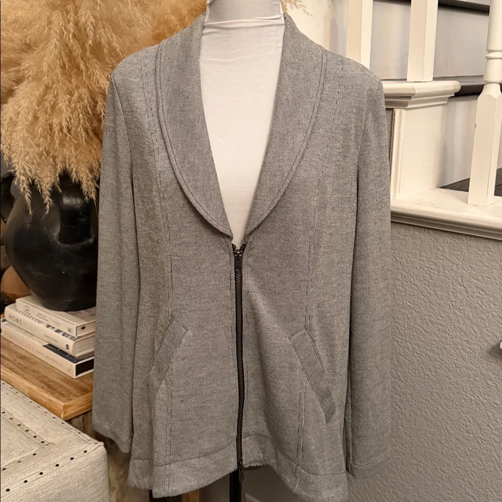 CAbi Drop Off Zip Back Grey Blazer Jacket Gray White Striped Size Medium - Image 2