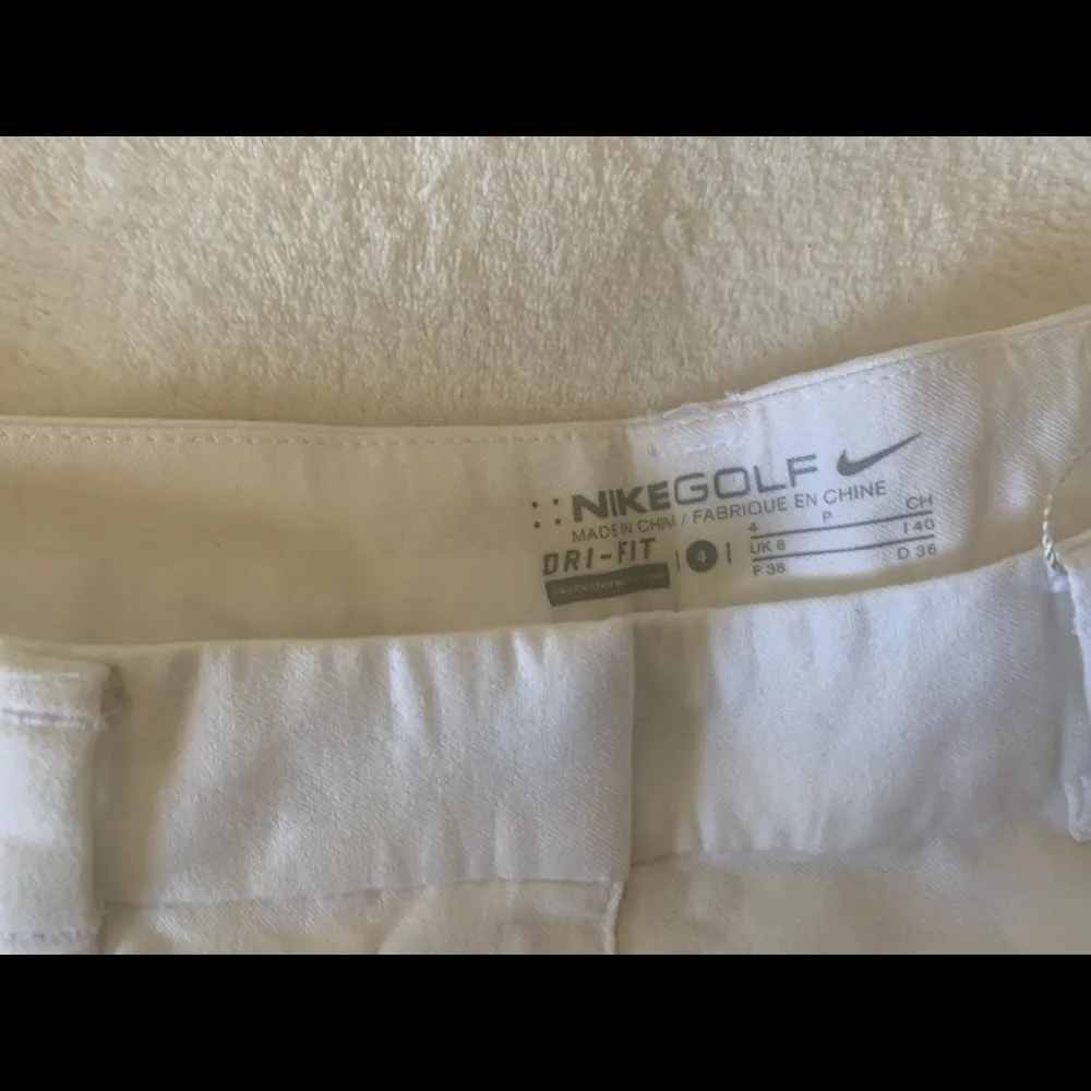 Nike golf shorts. New with tags   Size 4. - Image 3