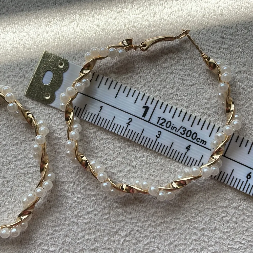 Gold and pearl hoop earrings - Image 5