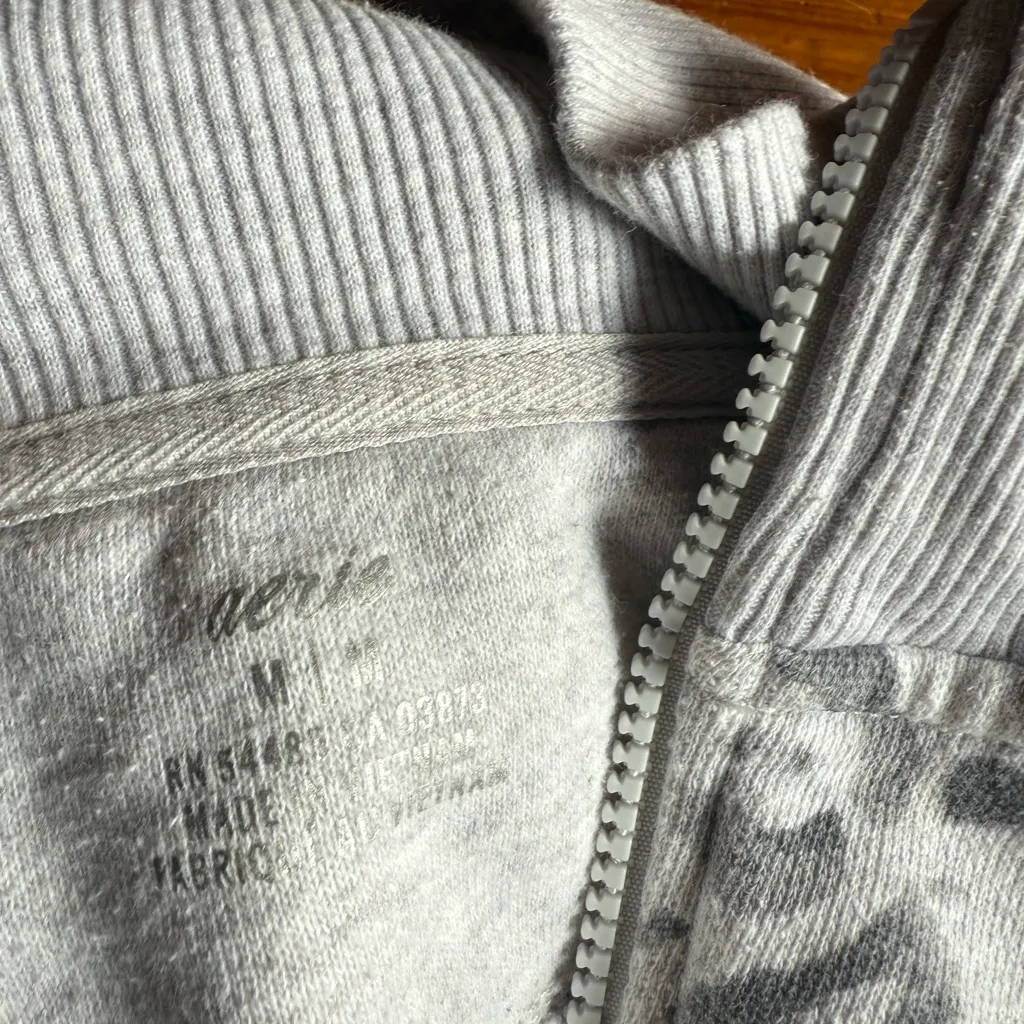 Aerie gray quarter zip sweatshirt size m - Image 2