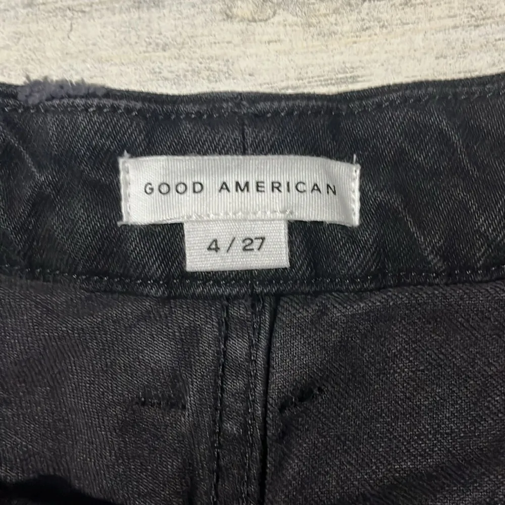 Good American Good 90’s Icon Distressed Shorts Size 4  NWT - Image 6
