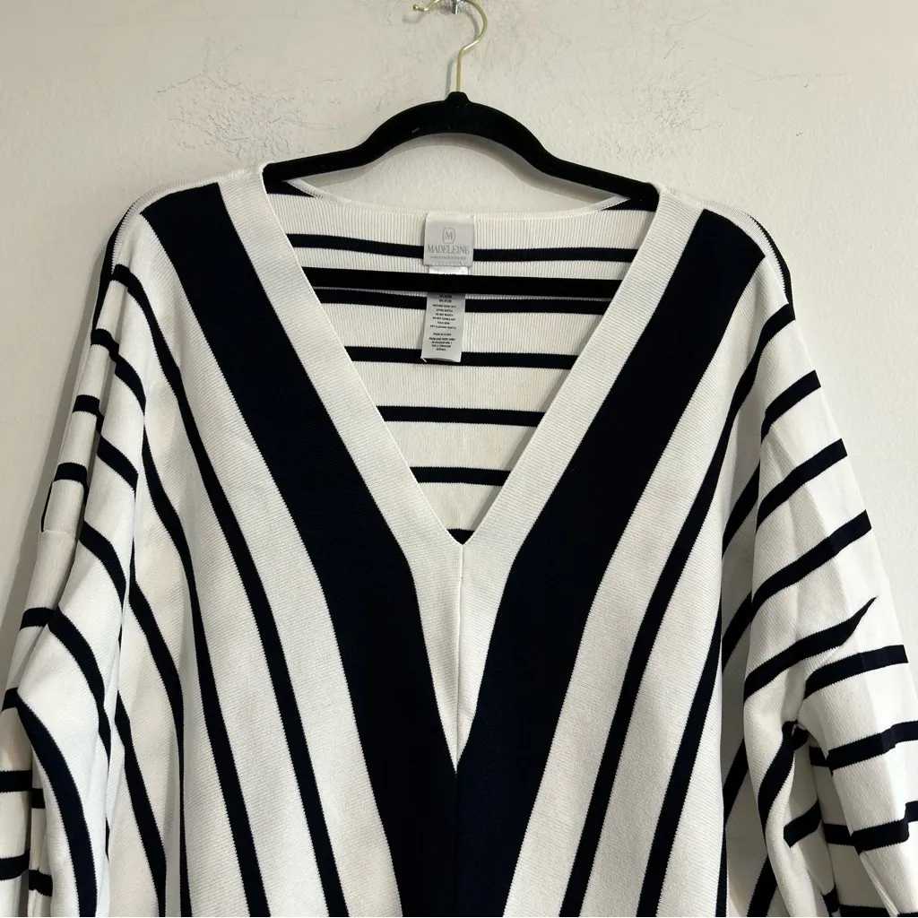 Madeleine Germany White & Black Striped V - Image 5