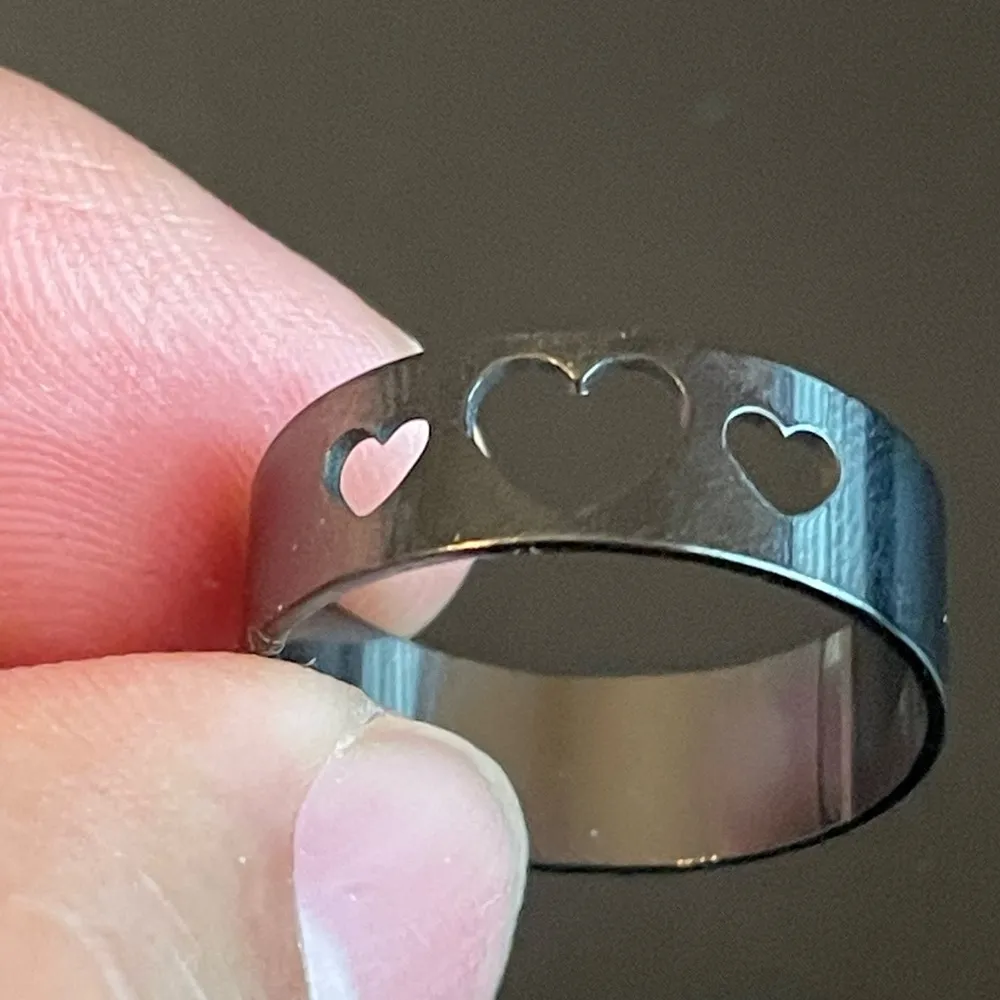 Hollow hearts black stainless steel ring size 9.5 - Image 8
