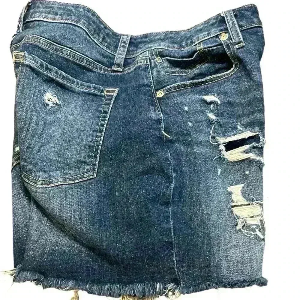 Maurice Shorts Size 4 Distressed - Image 7