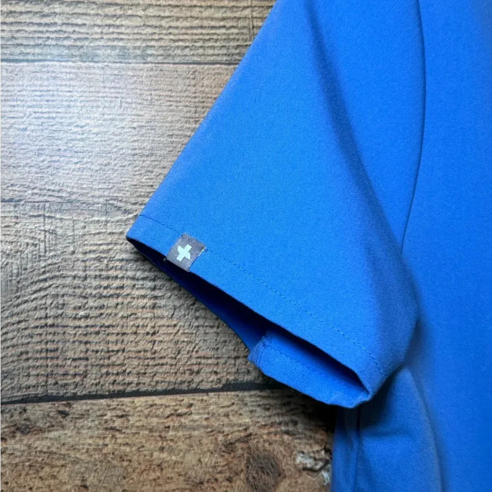 Figs Casma Three Pocket Scrub Top Women's size Small Baby Blue (Ciel Blue?) - Image 5