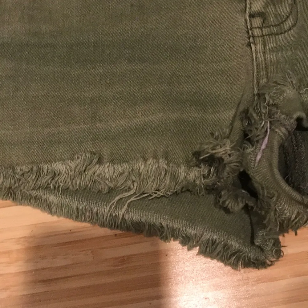 Bullhead Olive green jean shorts🌞 Size undefined - Image 2