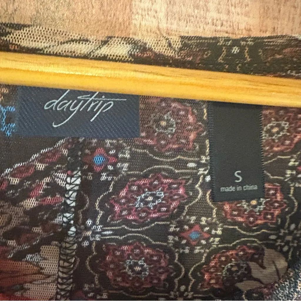 Daytrip Floral Mesh Top Size‎ Small - Image 5