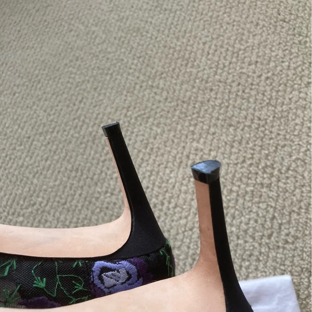 Bettye Muller Purple Embroidered Flowers Women's High Heels Size 7.5 Shoes EUC - Image 9