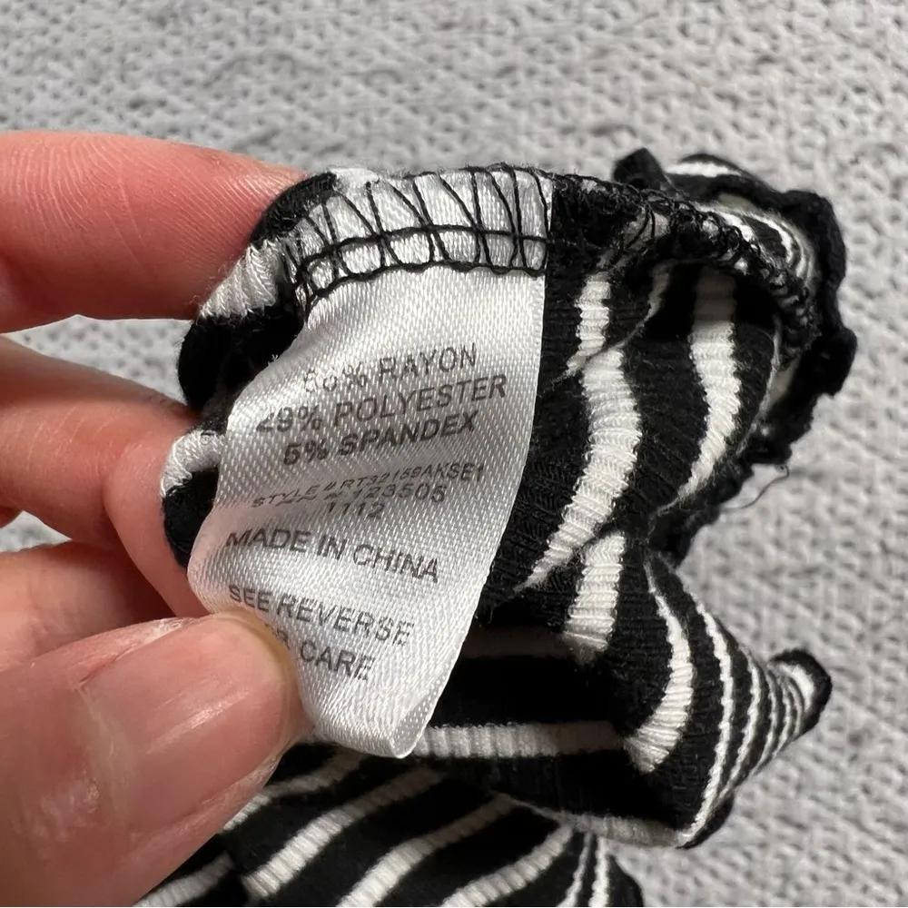 Heart & Hips Girls Striped Black & White Rose Novelty Print Short Sleeve T-shirt - Image 5