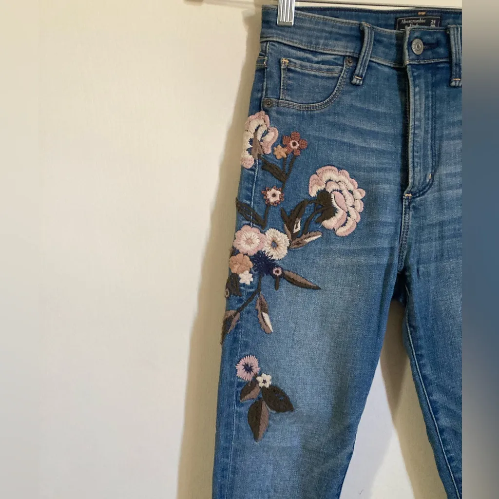 Abercrombie & Fitch Simone Short Hi Rise Ankle Embroidered Floral Denim JeanA213 - Image 7