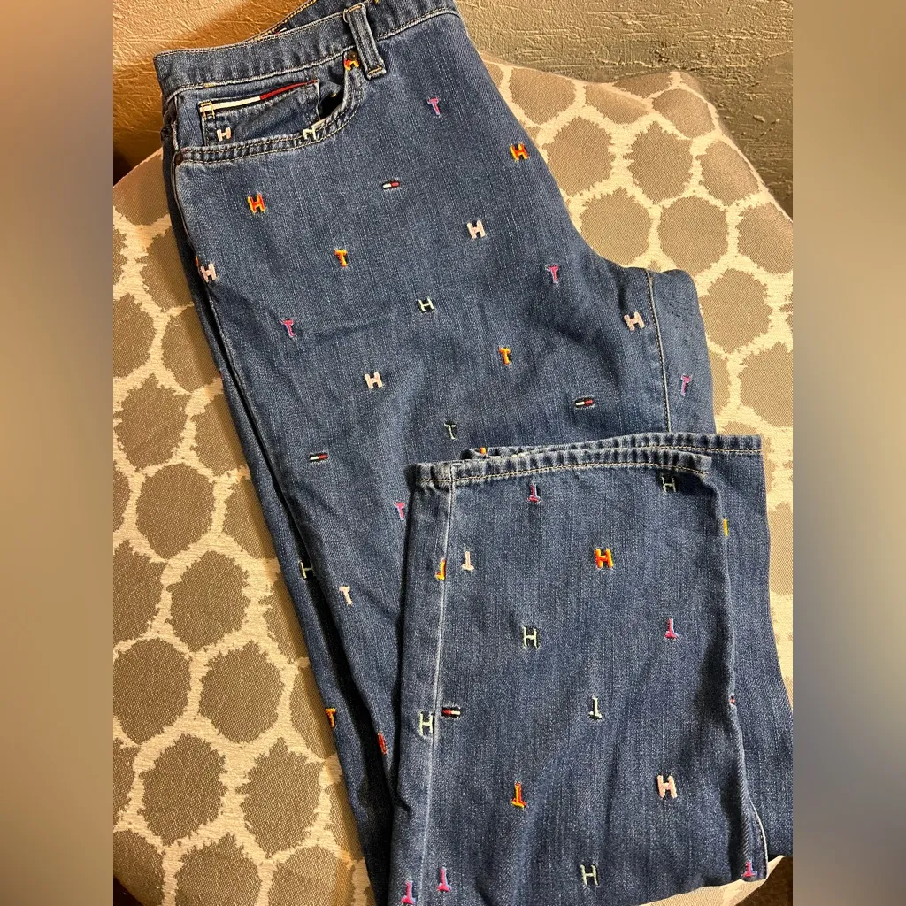 Tommy Hilfiger Vintage LOGO Blue Denim Jeans
Multi color embroidered logo sz 12 - Image 9