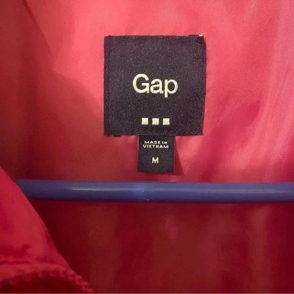 Gap  Pink Puffer Vest‎ Wonen’s Size Medium - Image 3