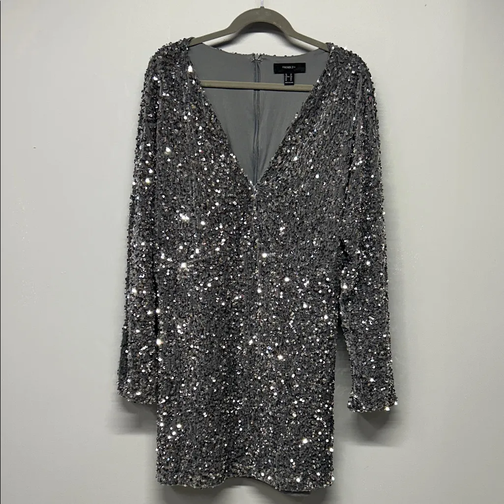 FOREVER 21 SEQUIN MINI DRESS LONG SLEEVE SILVER GLITTER SPARKLE PLUS SIZE 2X - Image 2